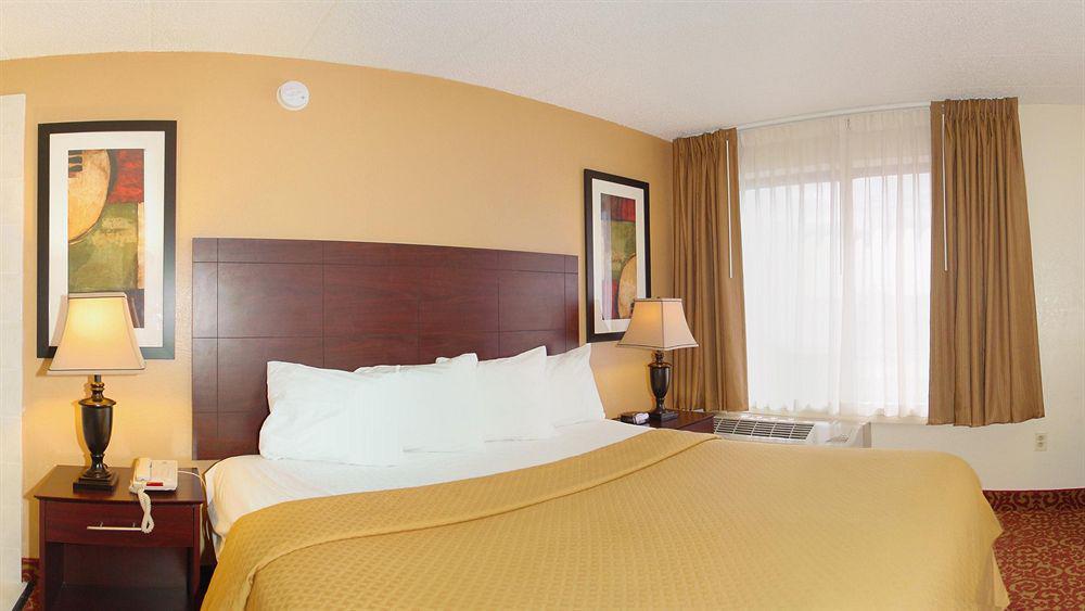 Quality Suites Milwaukee Airport Экстерьер фото